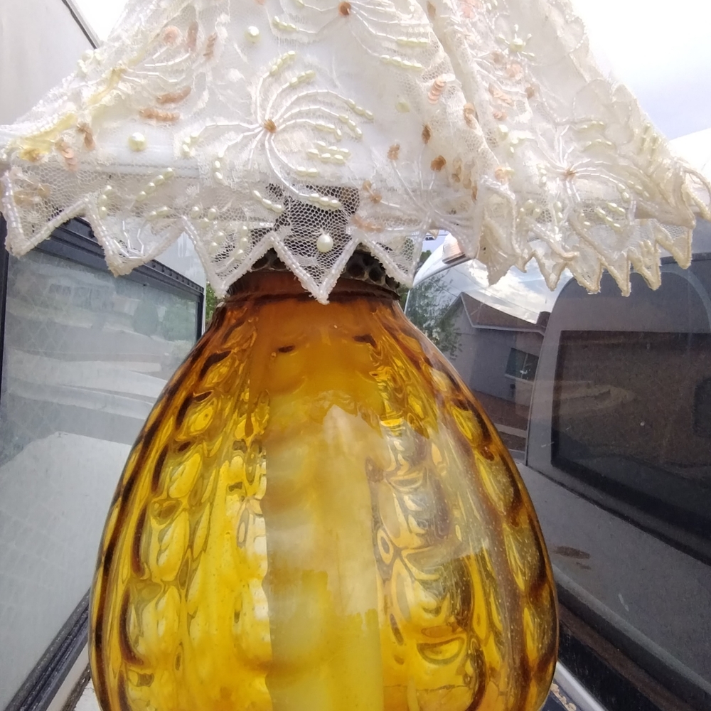 SOLD>>Vintage Amber Glass Lamp. - USA MADE
